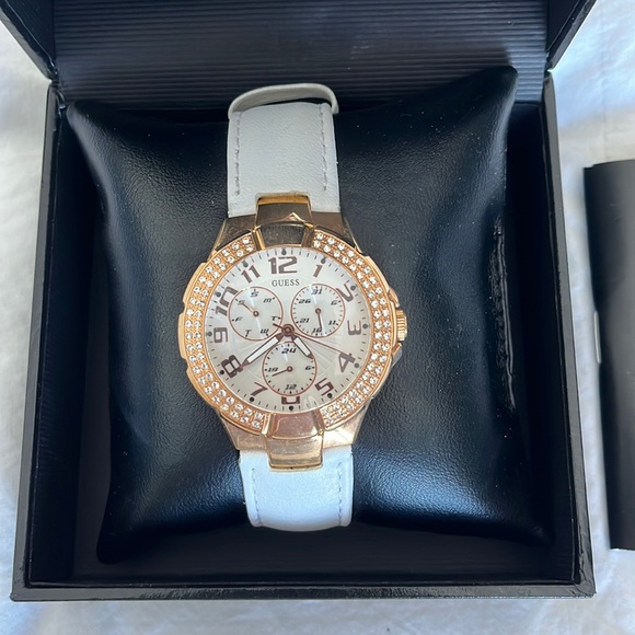 Guess Watch - Picture 2 of 5